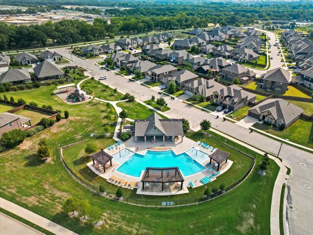 703 Oakcrest Drive, Justin, TX 76247