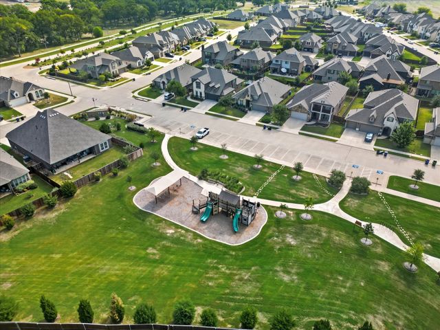 703 Oakcrest Drive, Justin, TX 76247