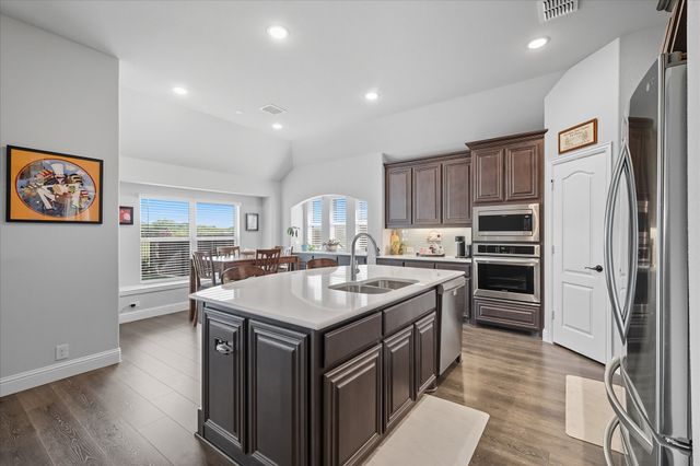 703 Oakcrest Drive, Justin, TX 76247