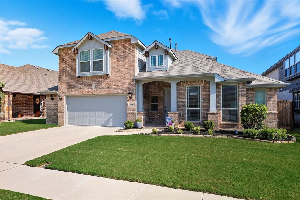 703 Oakcrest Drive, Justin, TX 76247