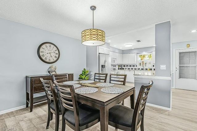 600 Valley Stream DR F8, Naples, FL 34113