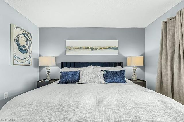 600 Valley Stream DR F8, Naples, FL 34113