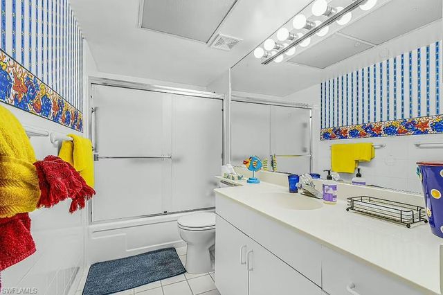 600 Valley Stream DR F8, Naples, FL 34113