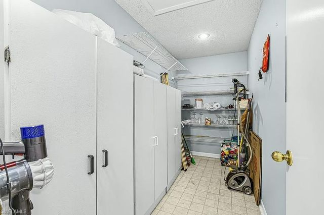 600 Valley Stream DR F8, Naples, FL 34113