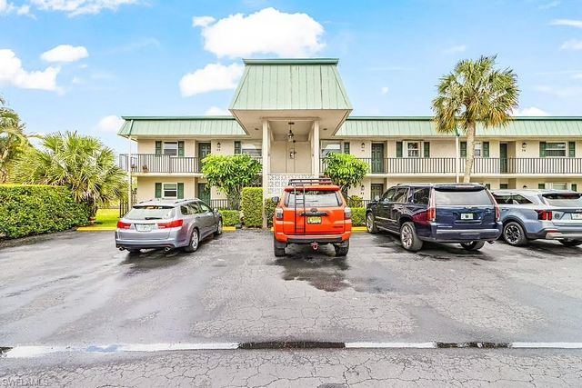 600 Valley Stream DR F8, Naples, FL 34113