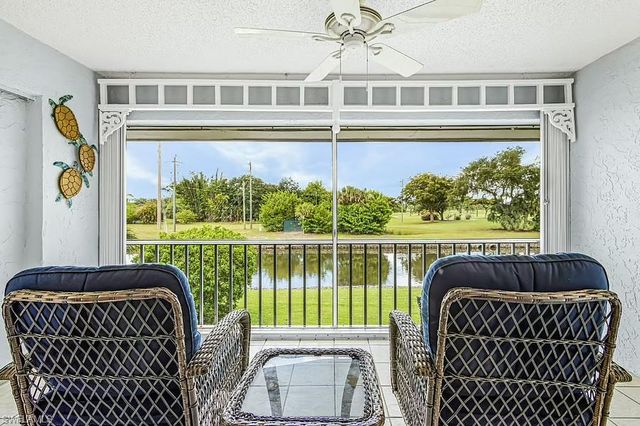 600 Valley Stream DR F8, Naples, FL 34113