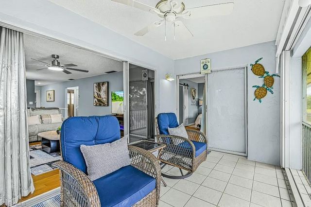 600 Valley Stream DR F8, Naples, FL 34113