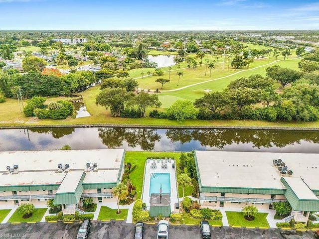 600 Valley Stream DR F8, Naples, FL 34113
