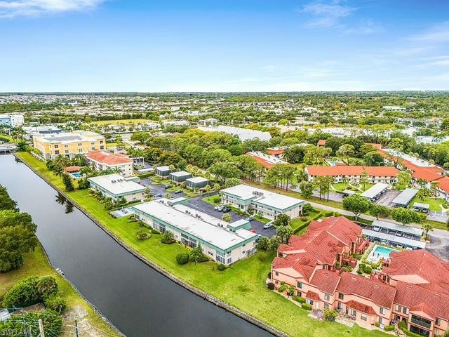 600 Valley Stream DR F8, Naples, FL 34113