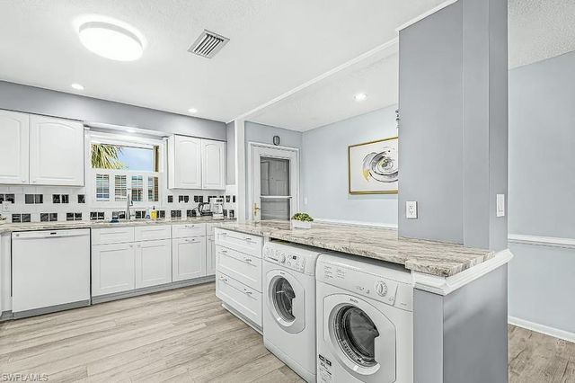 600 Valley Stream DR F8, Naples, FL 34113