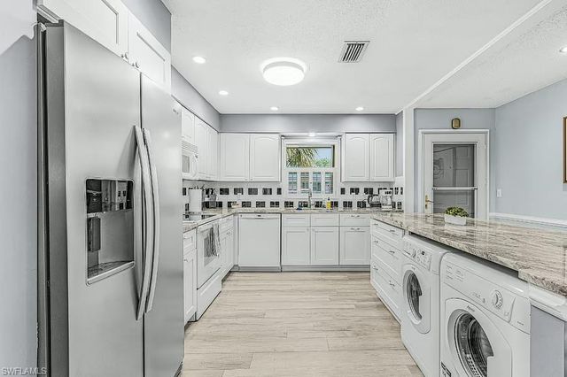 600 Valley Stream DR F8, Naples, FL 34113