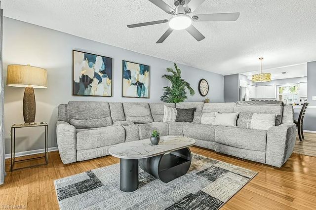 600 Valley Stream DR F8, Naples, FL 34113