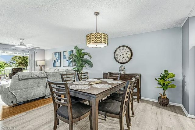 600 Valley Stream DR F8, Naples, FL 34113