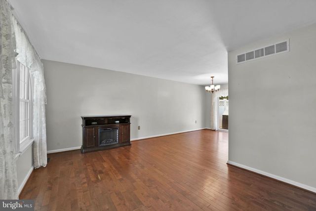 7094 SADDLE DR, Sykesville, MD 21784