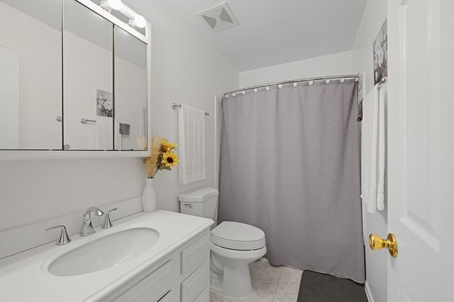 18638 Golfview Drive, Hazel Crest, IL 60429