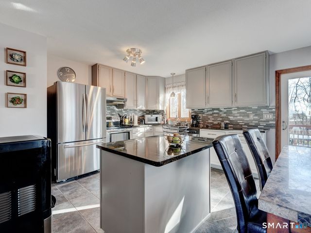 70 Lawndale Street, Berlin, CT 06037