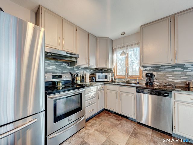 70 Lawndale Street, Berlin, CT 06037