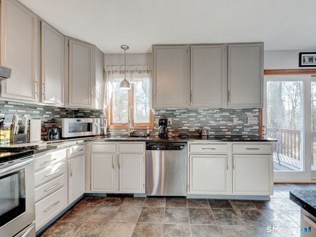 70 Lawndale Street, Berlin, CT 06037