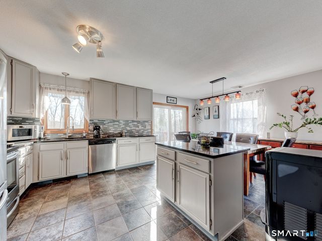 70 Lawndale Street, Berlin, CT 06037