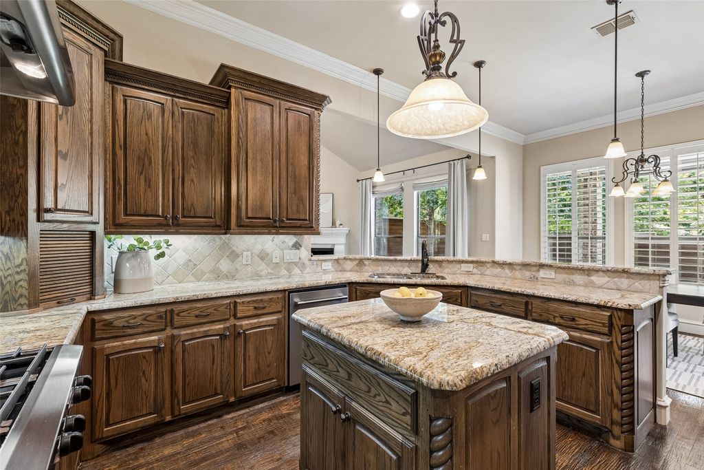 8523 Lakemont Drive, Dallas, TX 75209 — photo 4