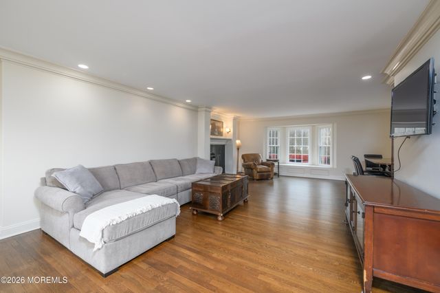 4 Packard Drive, Middletown, NJ 07748