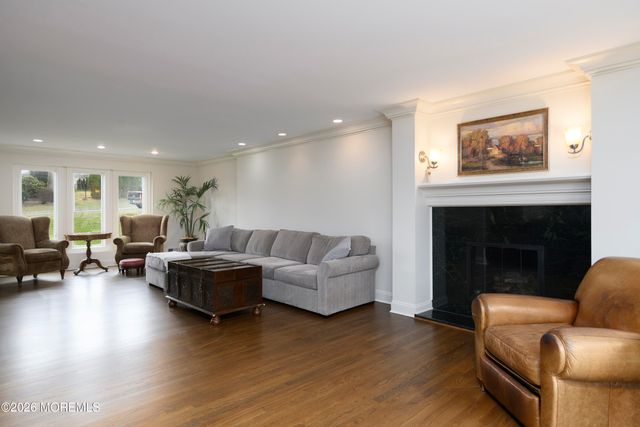 4 Packard Drive, Middletown, NJ 07748