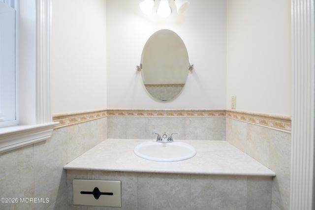 4 Packard Drive, Middletown, NJ 07748