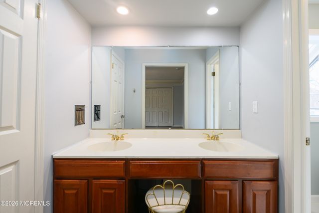 4 Packard Drive, Middletown, NJ 07748
