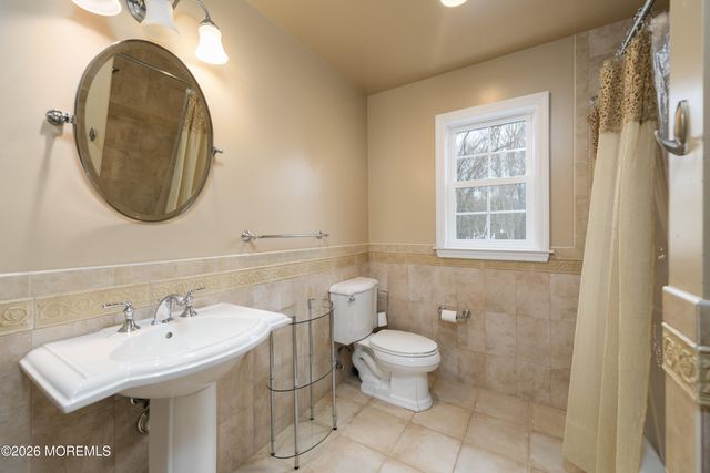 4 Packard Drive, Middletown, NJ 07748