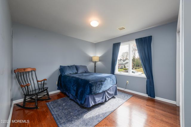 4 Packard Drive, Middletown, NJ 07748