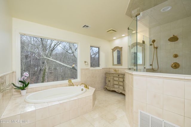 4 Packard Drive, Middletown, NJ 07748