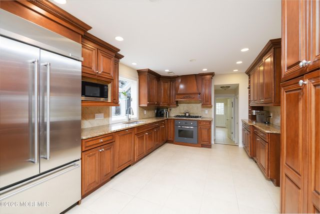 4 Packard Drive, Middletown, NJ 07748