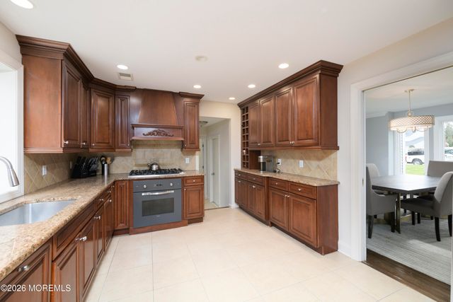 4 Packard Drive, Middletown, NJ 07748