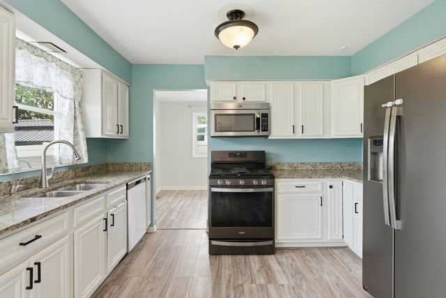 15606 Vista Drive, Oak Forest, IL 60452