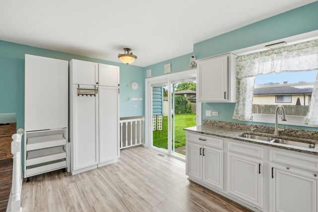 15606 Vista Drive, Oak Forest, IL 60452