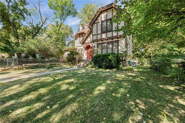 4928 Troostwood Road, Kansas City, MO 64110