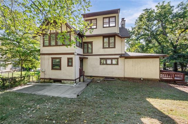 4928 Troostwood Road, Kansas City, MO 64110
