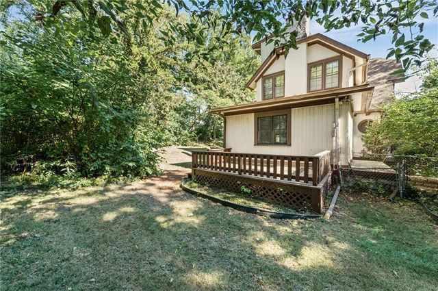 4928 Troostwood Road, Kansas City, MO 64110