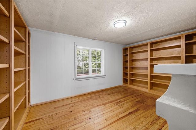 4928 Troostwood Road, Kansas City, MO 64110