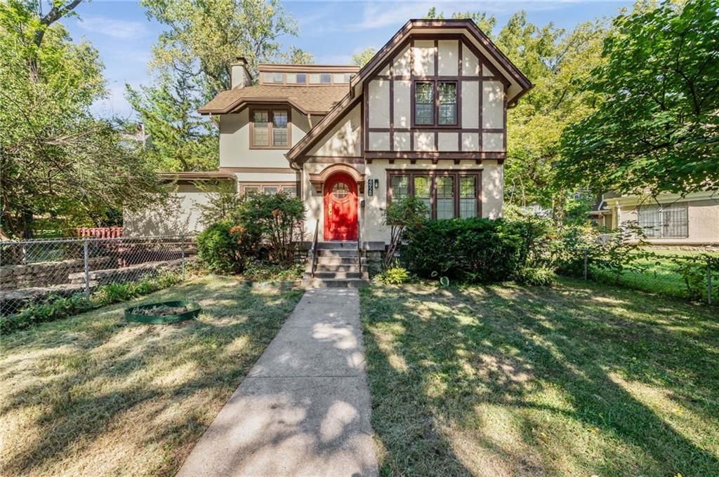 4928 Troostwood Road, Kansas City, MO 64110