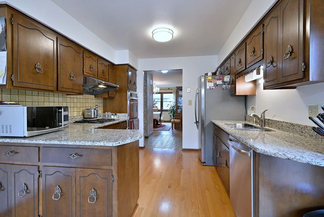 7221 Bayberry Lane, Darien, IL 60561