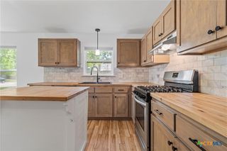 407 E 7th Street, Cameron, TX 76520