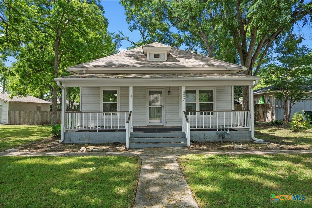 Image 2 of property listing at 407 E 7th Street, Cameron, TX 76520
