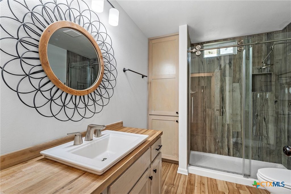 Image 23 of property listing at 407 E 7th Street, Cameron, TX 76520