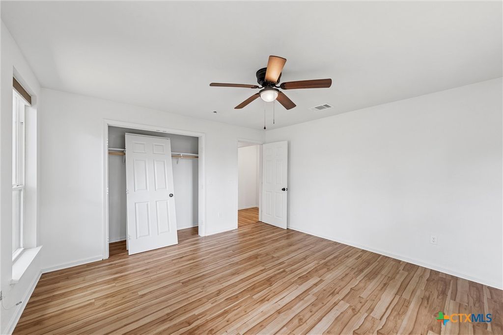 Image 26 of property listing at 407 E 7th Street, Cameron, TX 76520