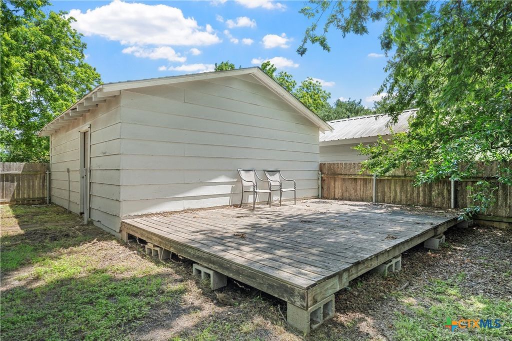 Image 34 of property listing at 407 E 7th Street, Cameron, TX 76520