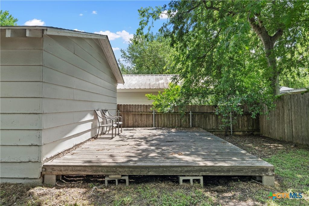 Image 35 of property listing at 407 E 7th Street, Cameron, TX 76520
