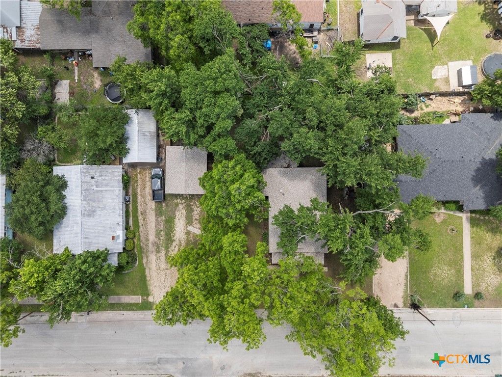 Image 41 of property listing at 407 E 7th Street, Cameron, TX 76520