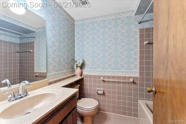 19177 MERIDIAN Road, Grosse Ile Township, MI 48138