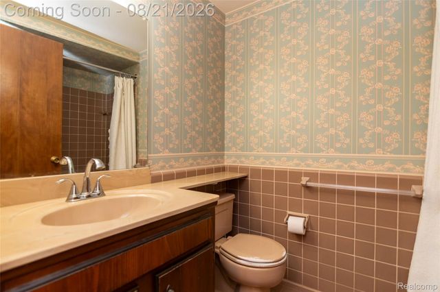 19177 MERIDIAN Road, Grosse Ile Township, MI 48138